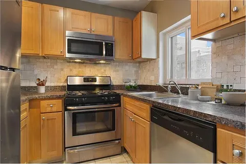 $925,000 | Sackett Street, Unit 2A | Red Hook
