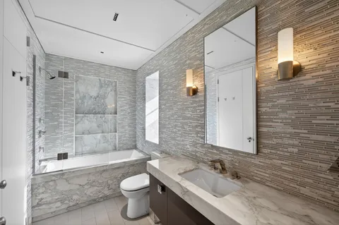 $7,200,000 | 53 East 66th Street, Unit PHA | Lenox Hill