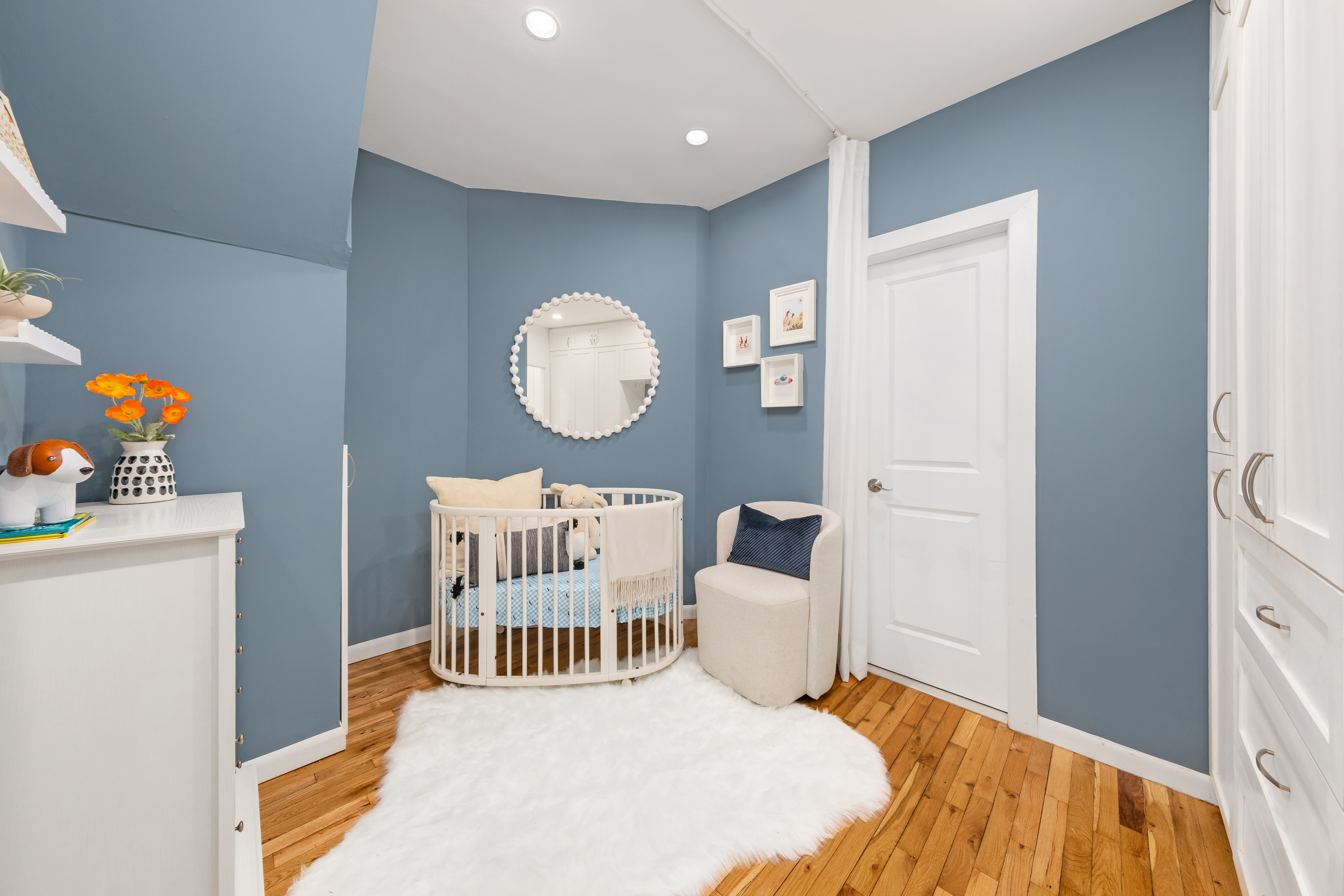 170 East 92nd Street, Unit 1D Manhattan, NY 10128 - Photo 8 of 12 a bedroom with a bed a clock on the wall and dresser