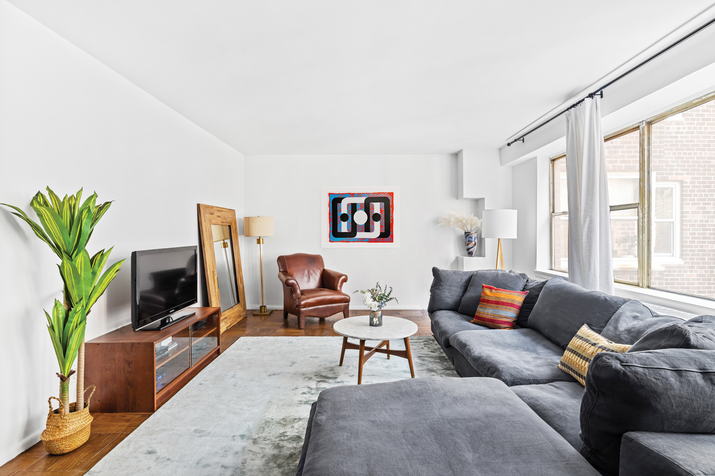 12 Beekman Place, Unit 9D Manhattan, NY 10022 - Photo 2 of 8 Gallery Image 2