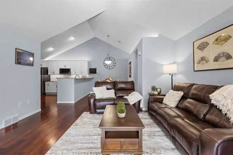 $525,000 | 10 Pond View Way, Fitchburg, WI 53711