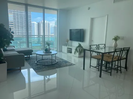 $718,000 | 950 Brickell Bay Drive, Unit 2206, Miami, FL 33131