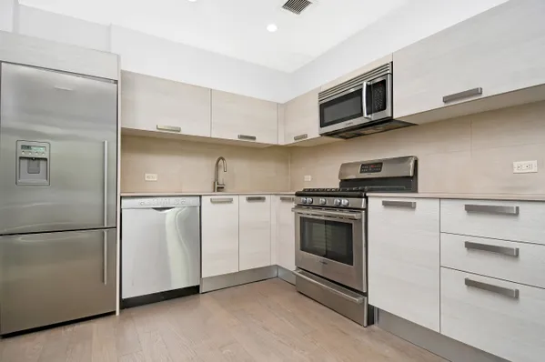 $4,315 | 281 Union Avenue, Unit 4D | Williamsburg