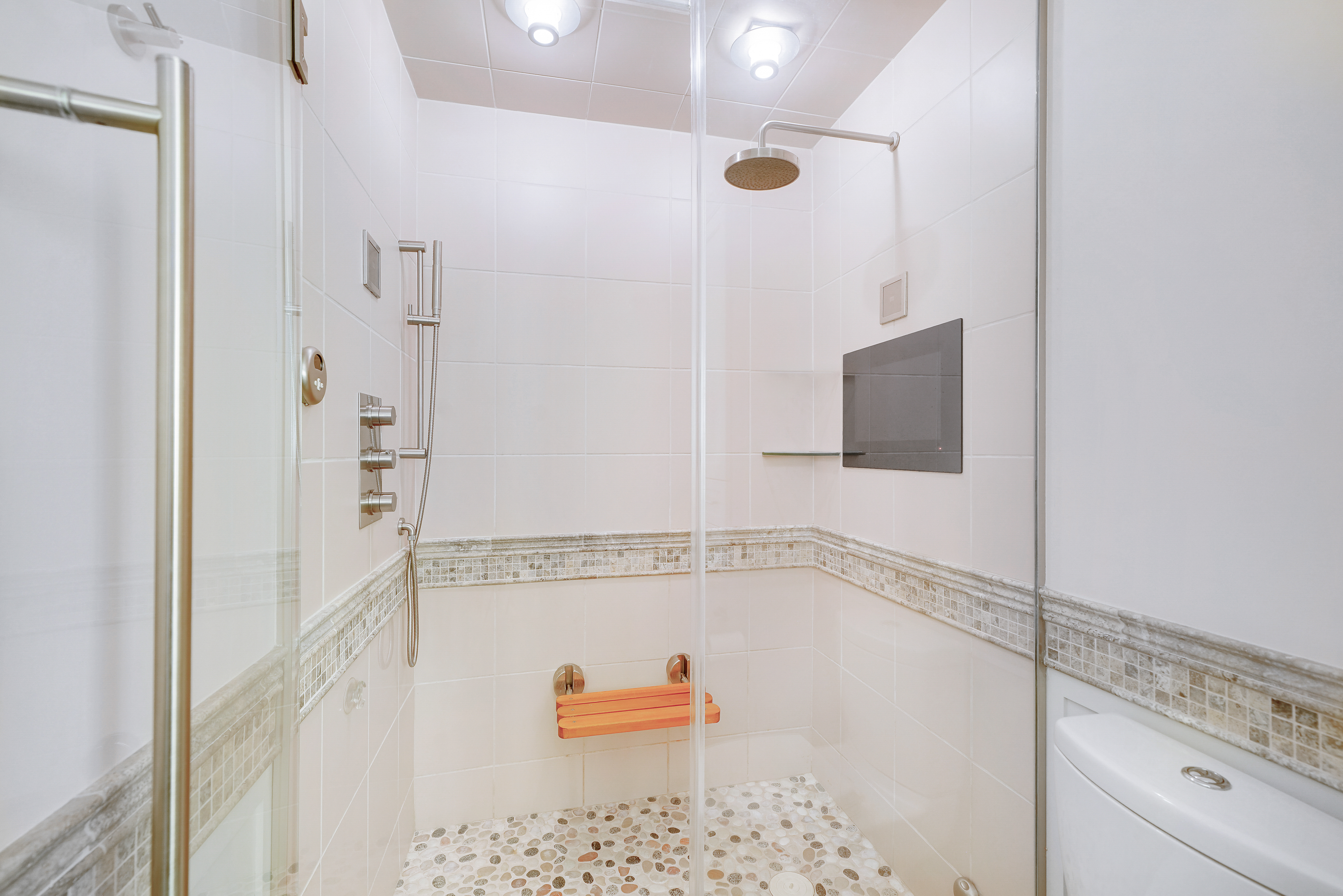 2025 Broadway, Unit 24F Manhattan, NY 10023 - Photo 9 of 11 Gallery Image 9