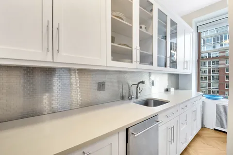 $5,250 | 225 West 86th Street, Unit 815A | Upper West Side