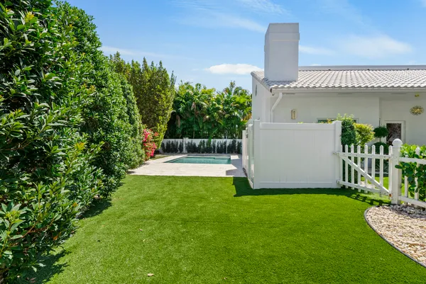 $1,750,000 | 221 Pelican Way, Delray Beach, FL 33483
