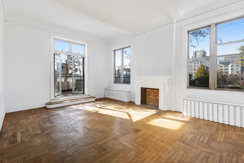 $1,375,000 | 470 West End Avenue, Unit PH-G | Upper West Side