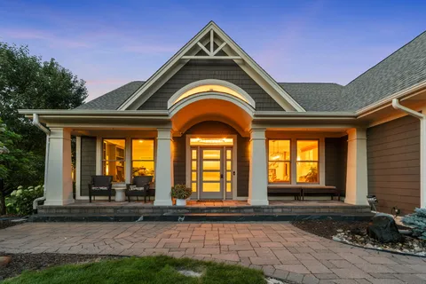 $1,195,000 | 10974 Alameda Avenue, Inver Grove Heights, MN 55077
