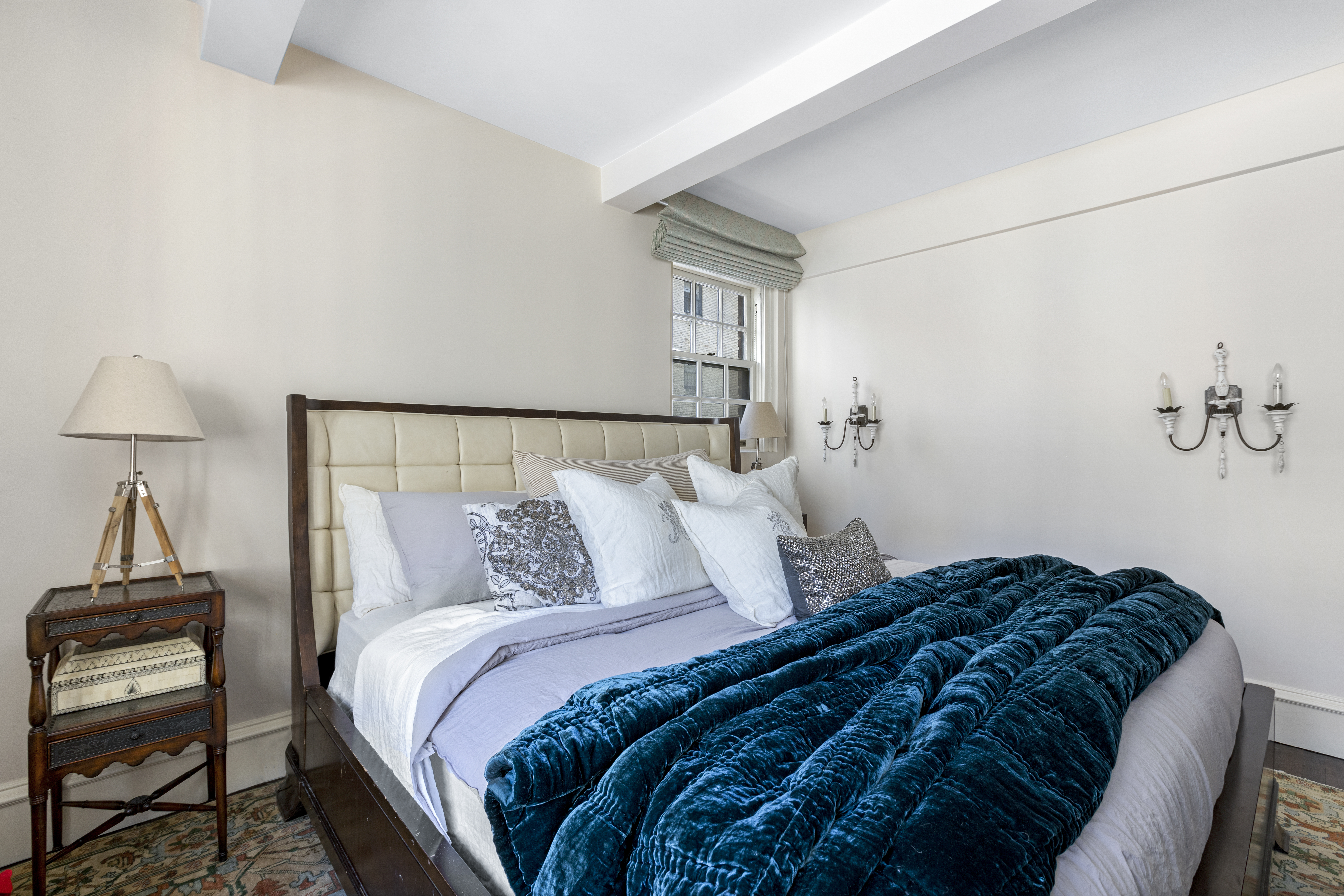 71 East 77th Street, Unit 9C Manhattan, NY 10075 - Photo 7 of 14 a bedroom with a bed and a lamp