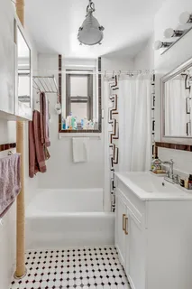$725,000 | 345 East 77th Street, Unit 3C | Upper East Side