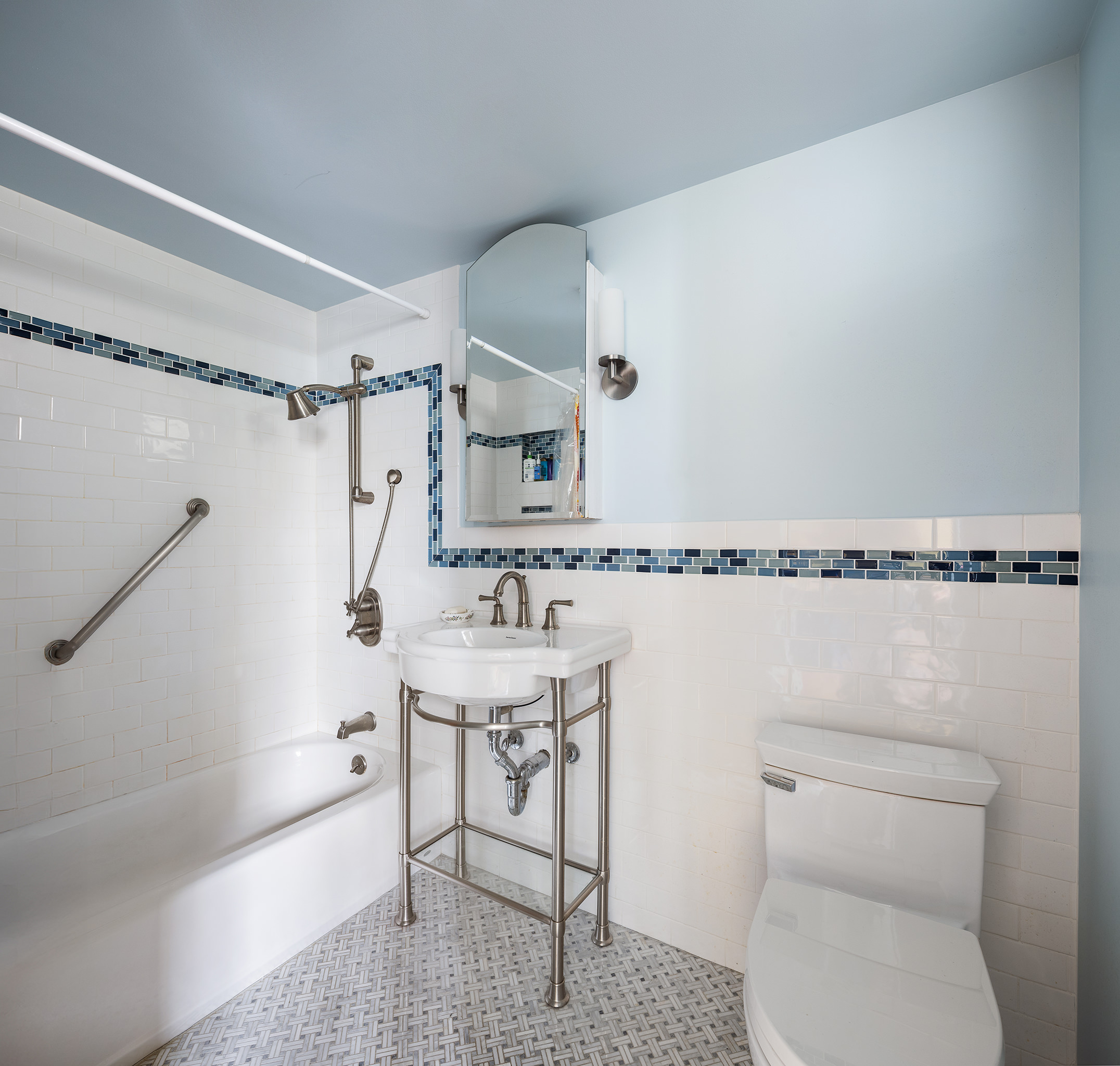 2536 Lurting Avenue Bronx, NY 10469 - Photo 10 of 27 a bathroom with a toilet a sink and a shower