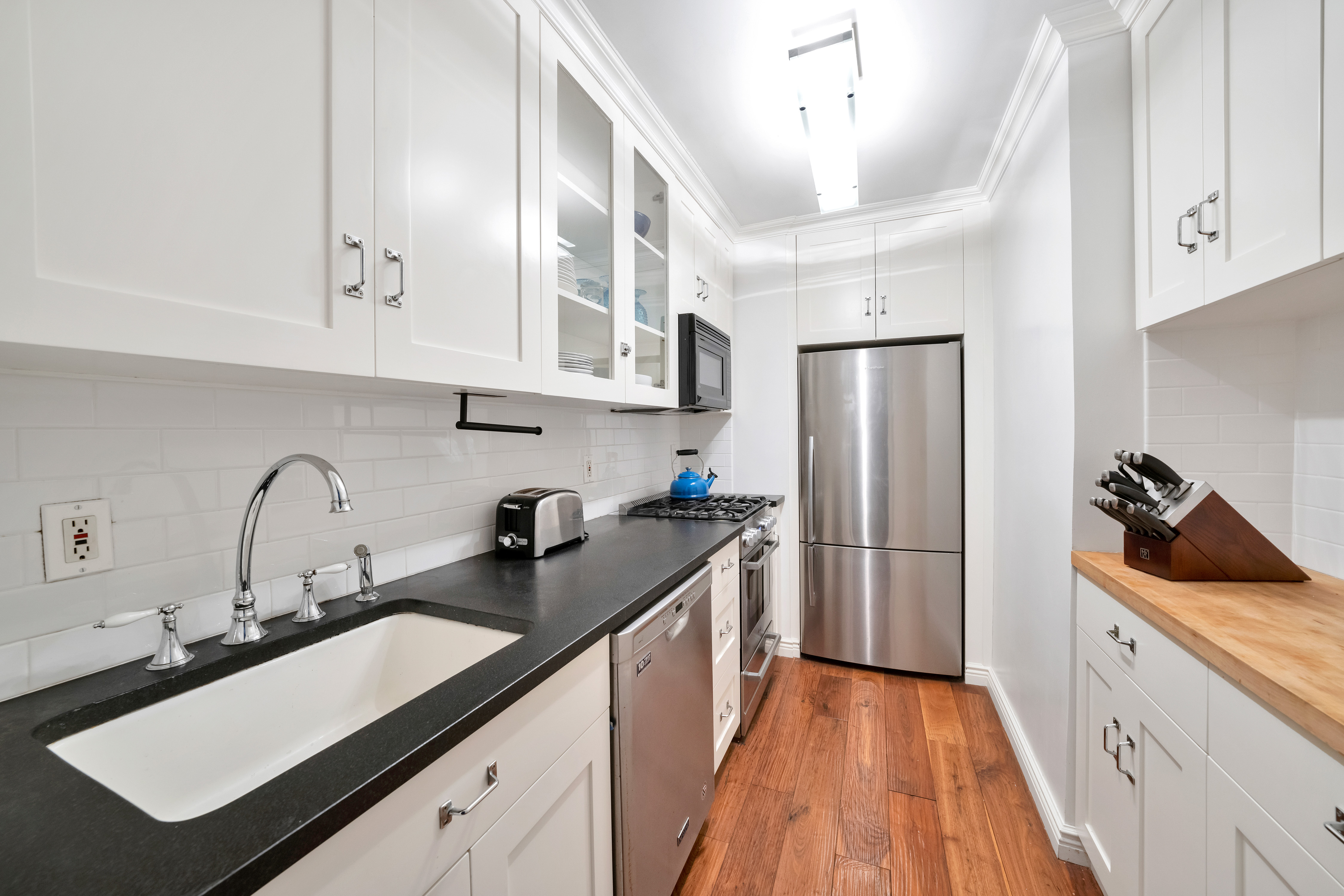 305 East 24th Street, Unit Undisclosed Manhattan, NY 10010 - Photo 4 of 8