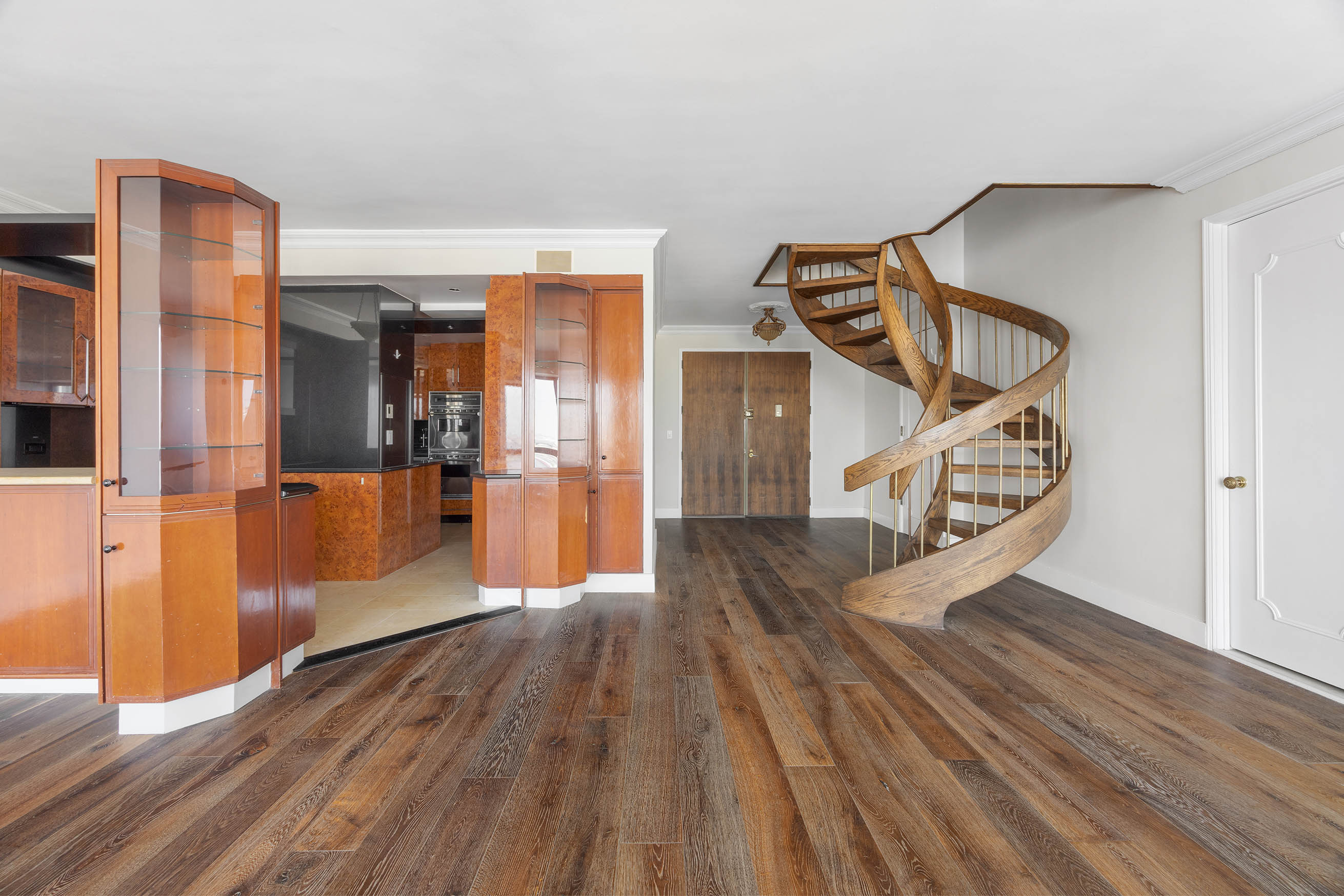 530 East 76th Street, Unit PH36/37E Manhattan, NY 10021 - Photo 6 of 29 a view of entryway and hall with wooden floor