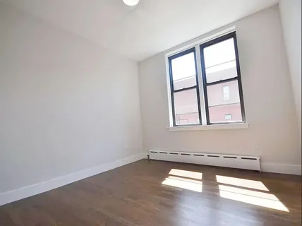 $3,714 | 384 Court Street, Unit 3 | Carroll Gardens