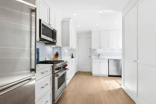 $1,695,000 | 514 West End Avenue, Unit 7B | Upper West Side