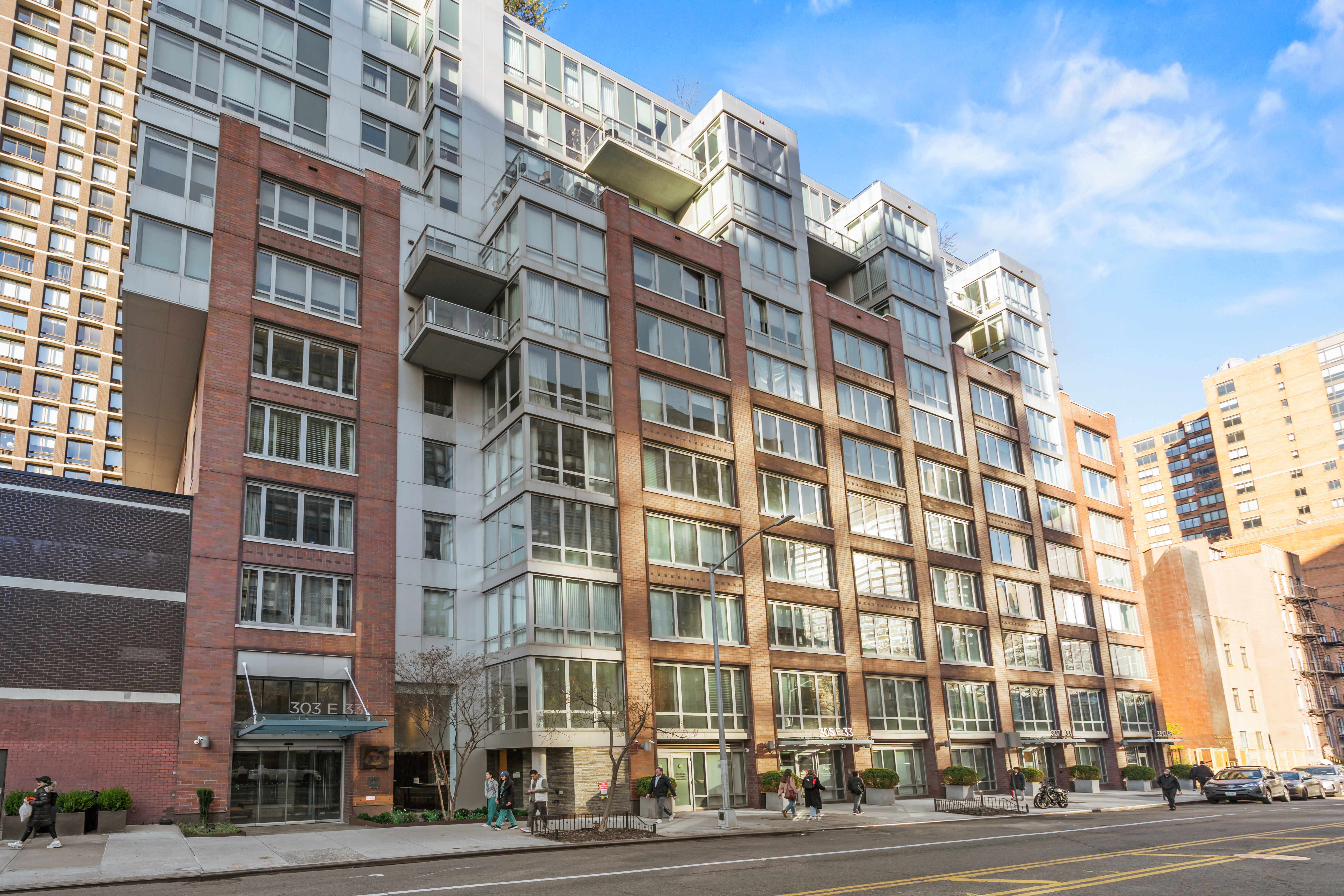 303 East 33rd Street, Unit 5H Manhattan, NY 10016 - Photo 8 of 18 a view of a building with a street