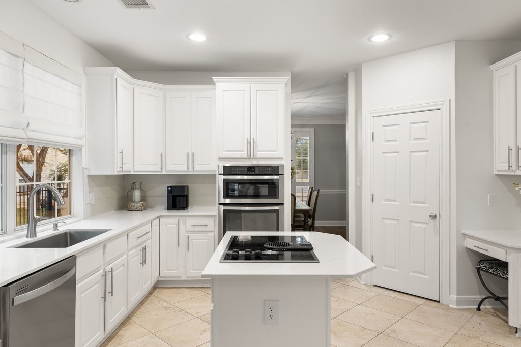 13 Sunview Road The Hills, TX 78738 - Photo 11 of 40
