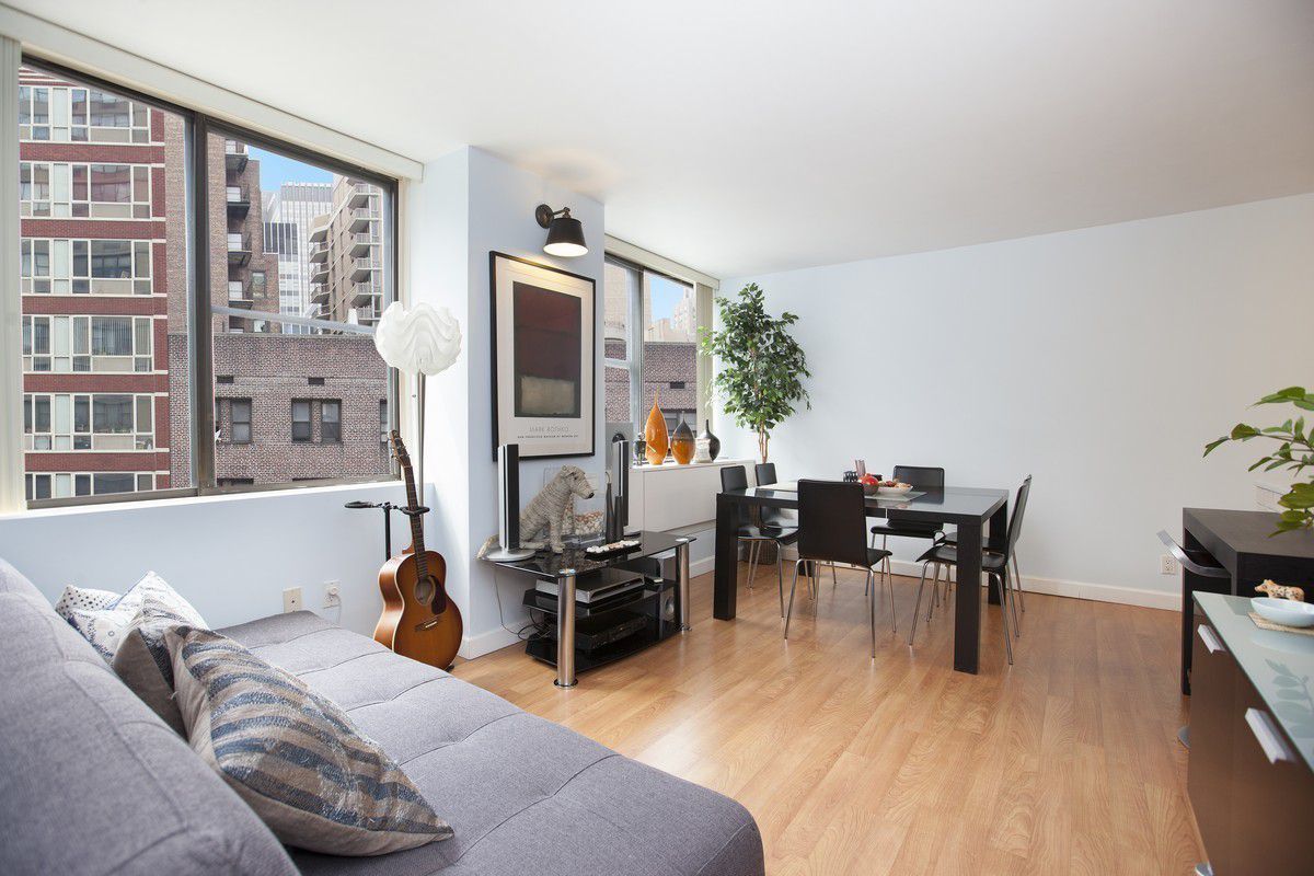 301 East 45th Street, Unit 4E Manhattan, NY 10017 - Photo 2 of 8