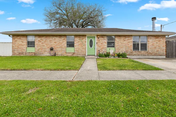 $220,000 | 3312 Volpe Drive, Chalmette, LA 70043
