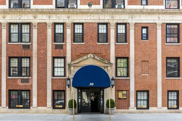 $1,400,000 | 30 5th Avenue, Unit 6H | Greenwich Village