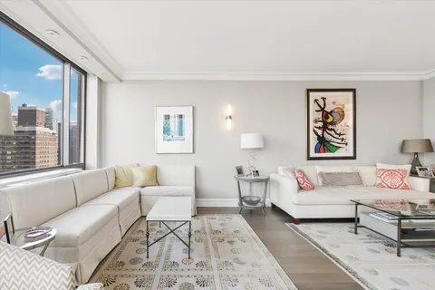 $2,900,000 | 2 Columbus Avenue, Unit 39B | Upper West Side