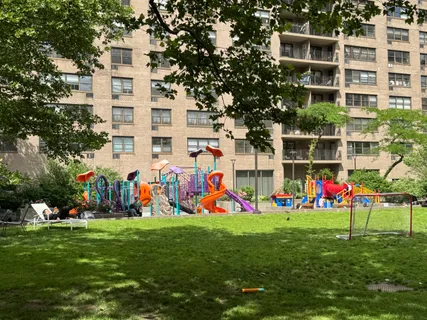 $734,000 | 165 West End Avenue, Unit 5A | Upper West Side