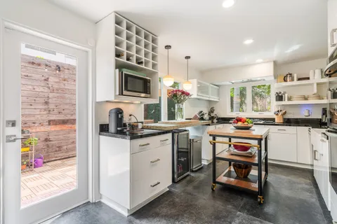 $2,795,000 | 833 17th Street, Unit 4, Santa Monica, CA 90403