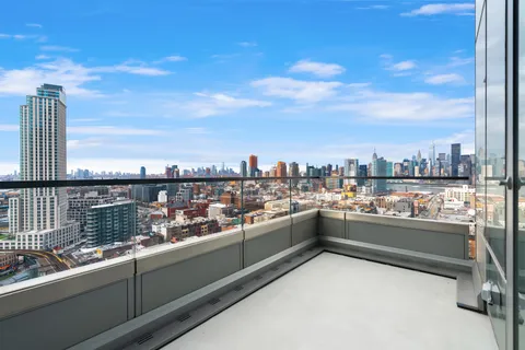 $2,750,000 | 3 Court Square, Unit 2911 | Long Island City