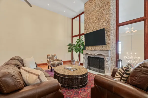 $1,400,000 | 802-10 Locust Street, Unit 201, Philadelphia, PA 19107