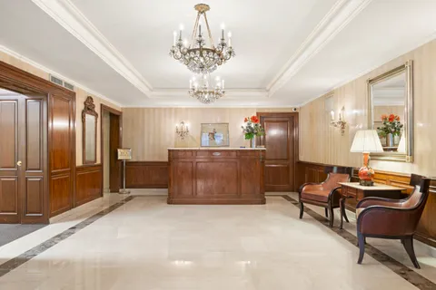 $495,000 | 110 East 57th Street, Unit 16B | Midtown East