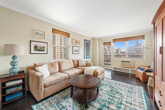 $800,000 | 333 East 79th Street, Unit 15W | Upper East Side