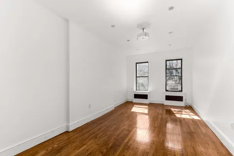 $3,995,000 | 322 West 104th Street | Upper West Side