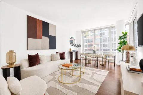 $1,150,000 | 225 East 34th Street, Unit 14H | Murray Hill