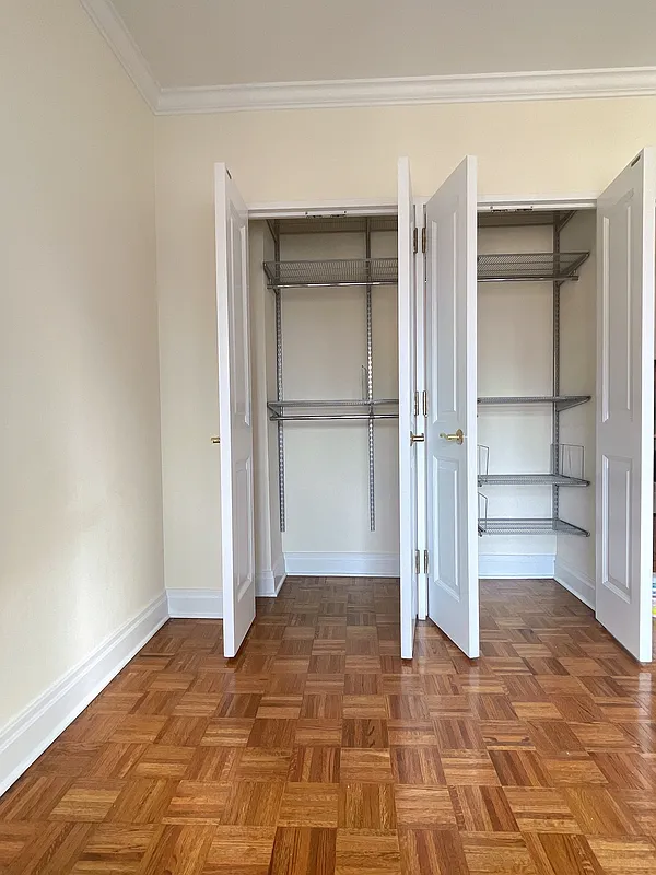 400 East 90th Street, Unit 15B Manhattan, NY 10128 - Photo 6 of 15 a view of a room with a empty space