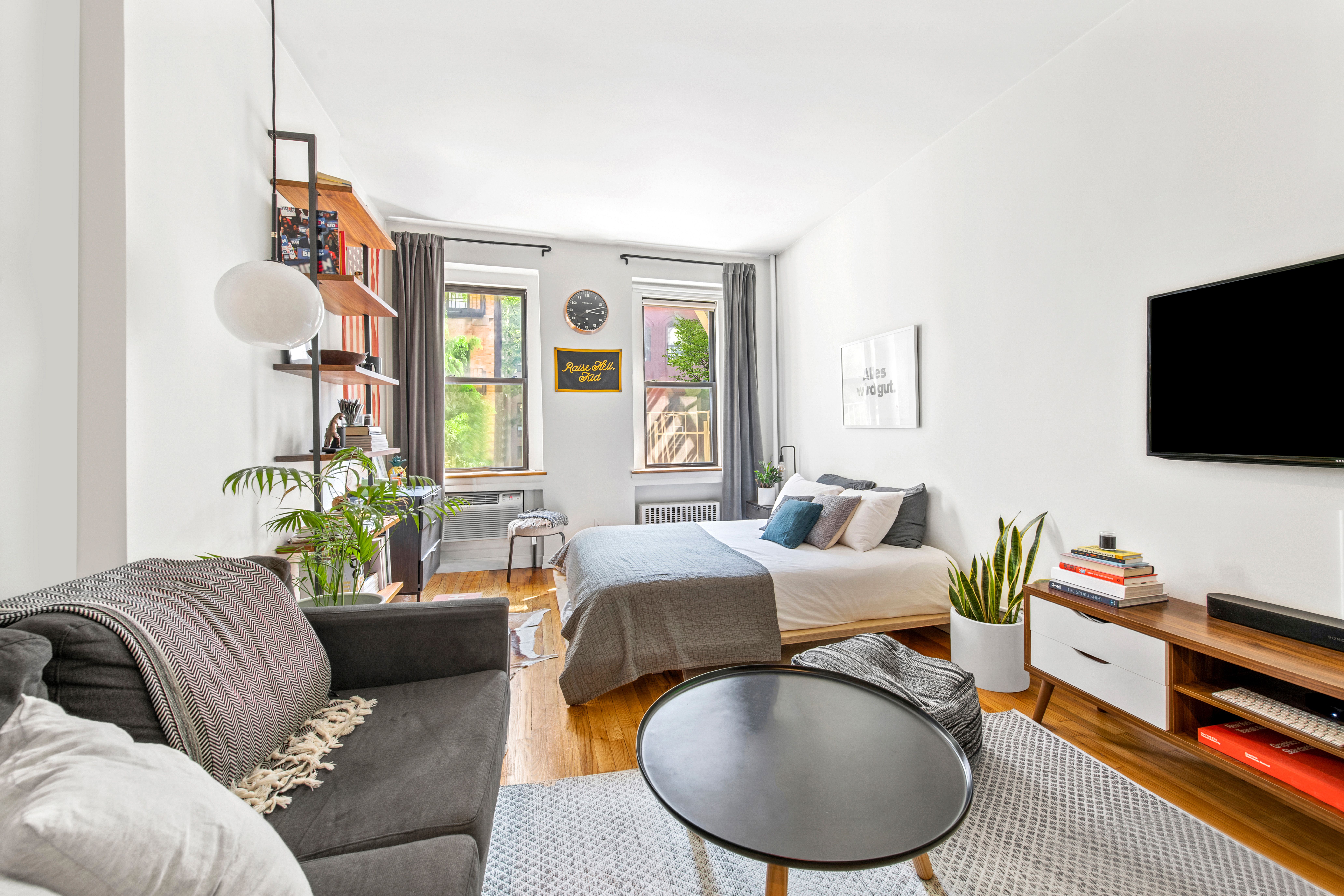 237 East 88th Street, Unit 303 Manhattan, NY 10128 - Photo 2 of 4