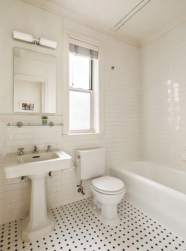340 East 72nd Street, Unit 4-SOUTH Manhattan, NY 10021 - Photo 23 of 31
