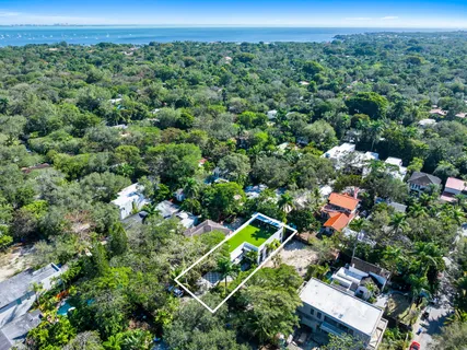 $4,950,000 | 3770 Kumquat Avenue, Miami, FL 33133