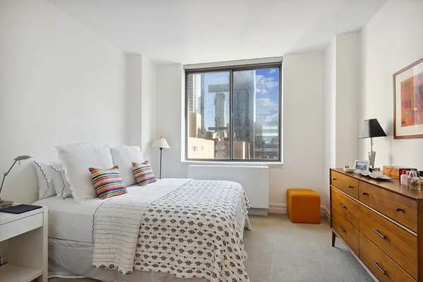 $8,250 | 2 Columbus Avenue, Unit 14C | Upper West Side