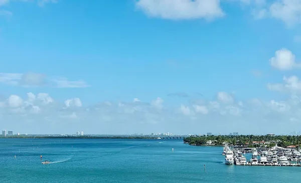 $3,900,000 | 10 Venetian Way, Unit 804, Miami Beach, FL 33139