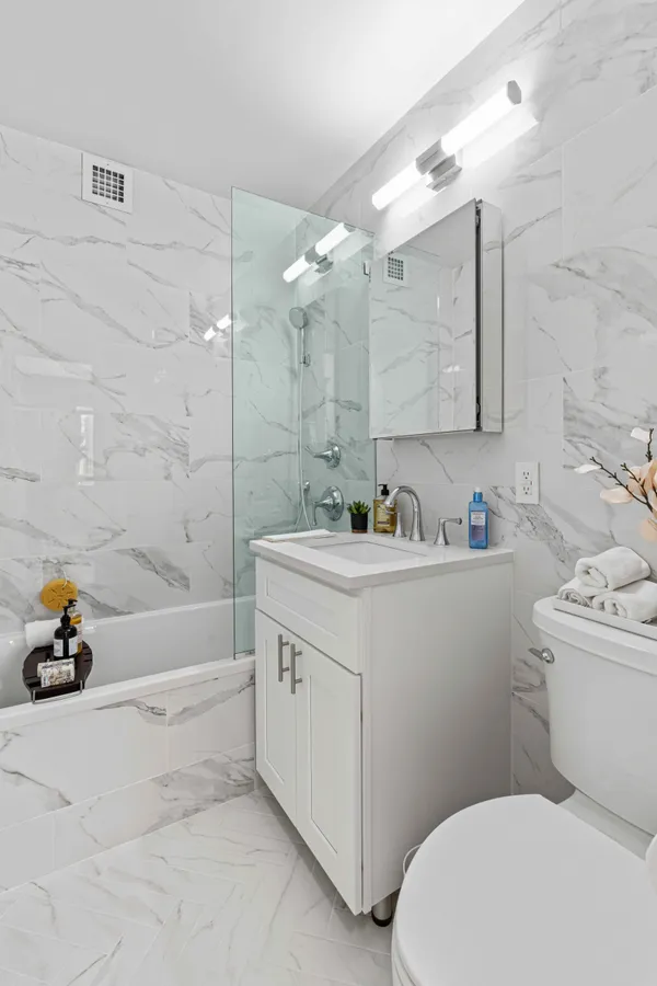 $825,000 | 400 East 54th Street, Unit 22D | Sutton Place