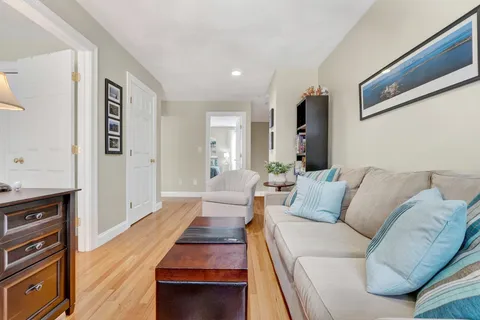 Contact Agent | 102 Central Street, Unit 5A, Saugus, MA 01906