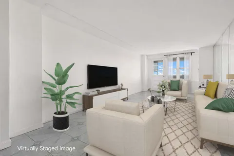 $950,000 | 370 Ocean Parkway, Unit 8H | Kensington