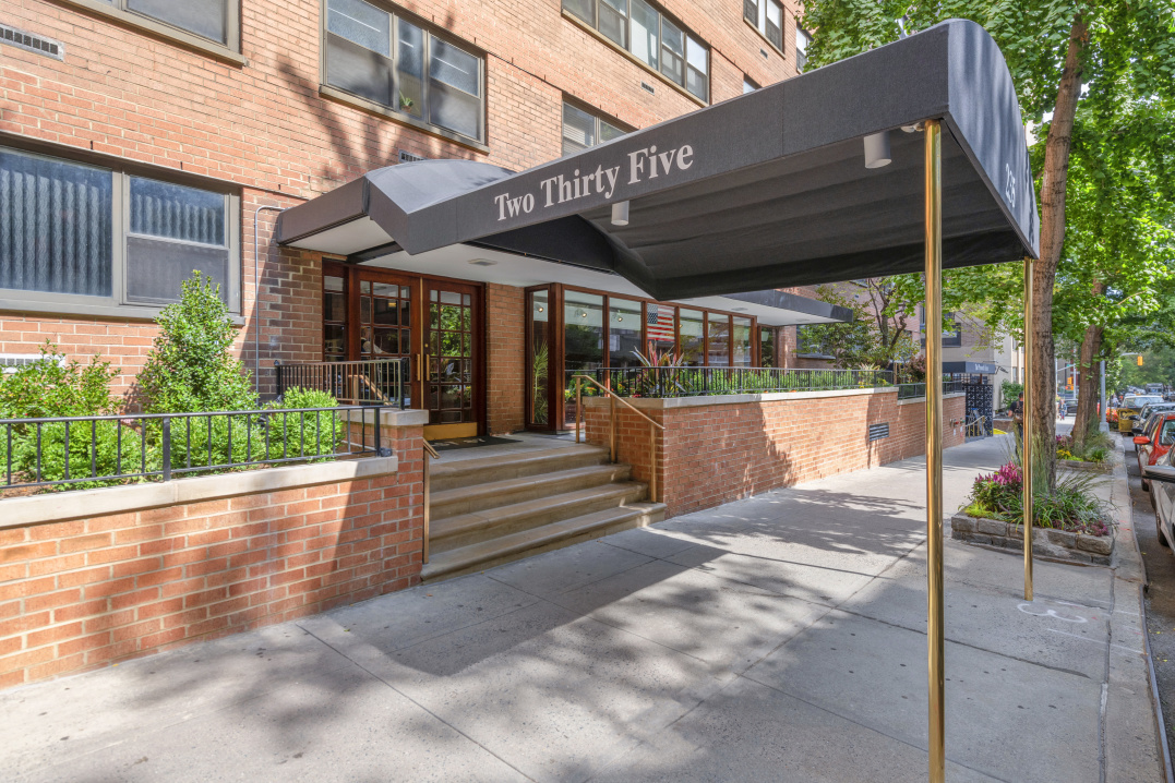 235 East 87th Street, Unit 10B Manhattan, NY 10128 - Photo 11 of 12 a view of a patio