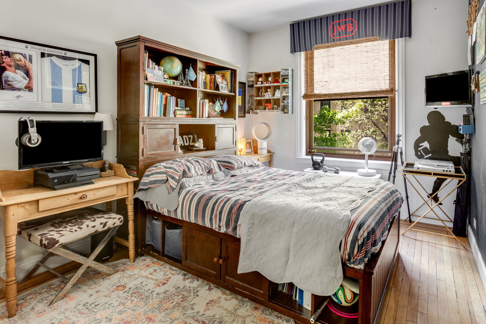 345 East 77th Street, Unit 3C Manhattan, NY 10075 - Photo 6 of 8 a bedroom with a bed and a flat tv screen on the table
