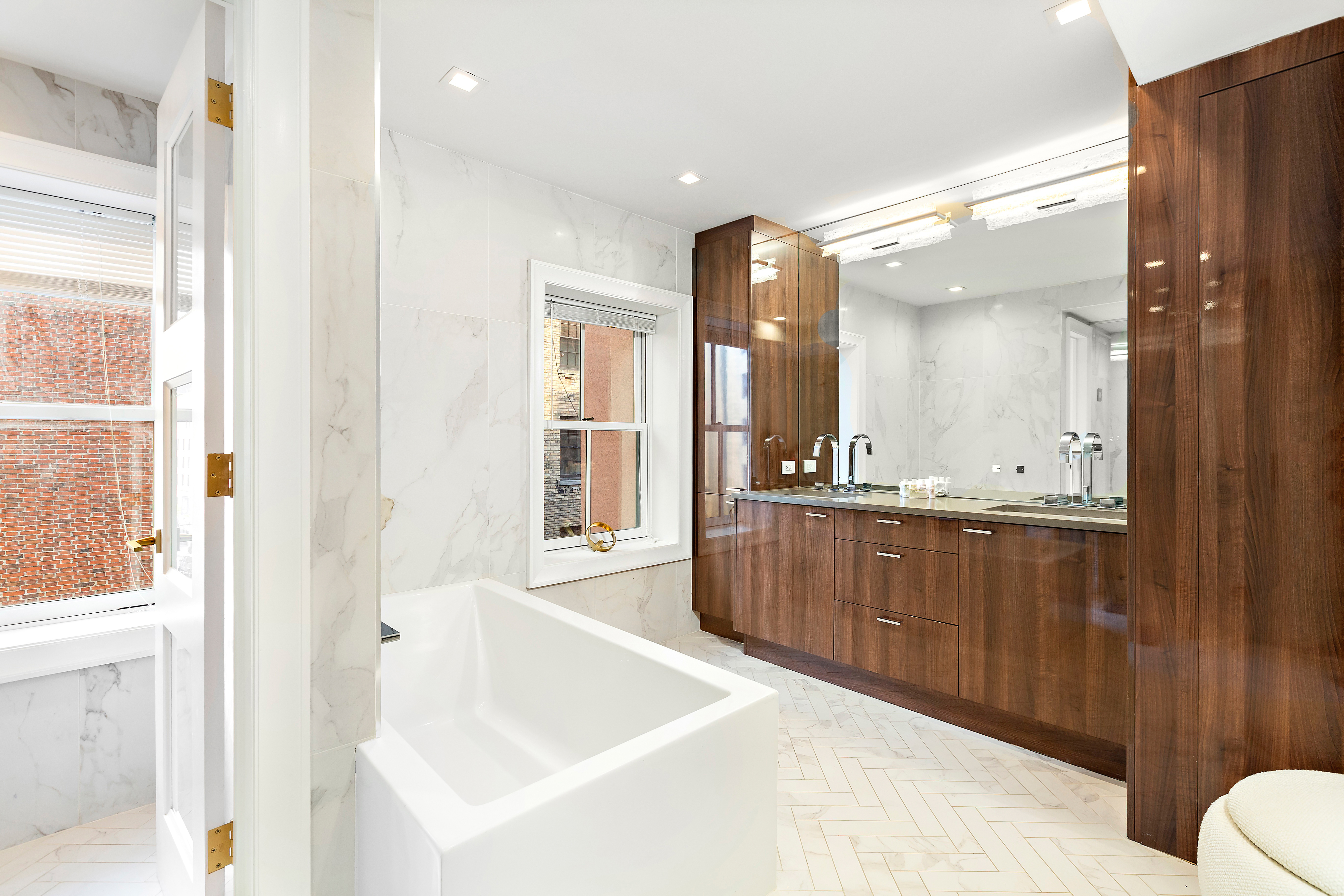 134 East 36th Street Manhattan, NY 10016 - Photo 14 of 28 a bathroom with a tub a sink and mirror