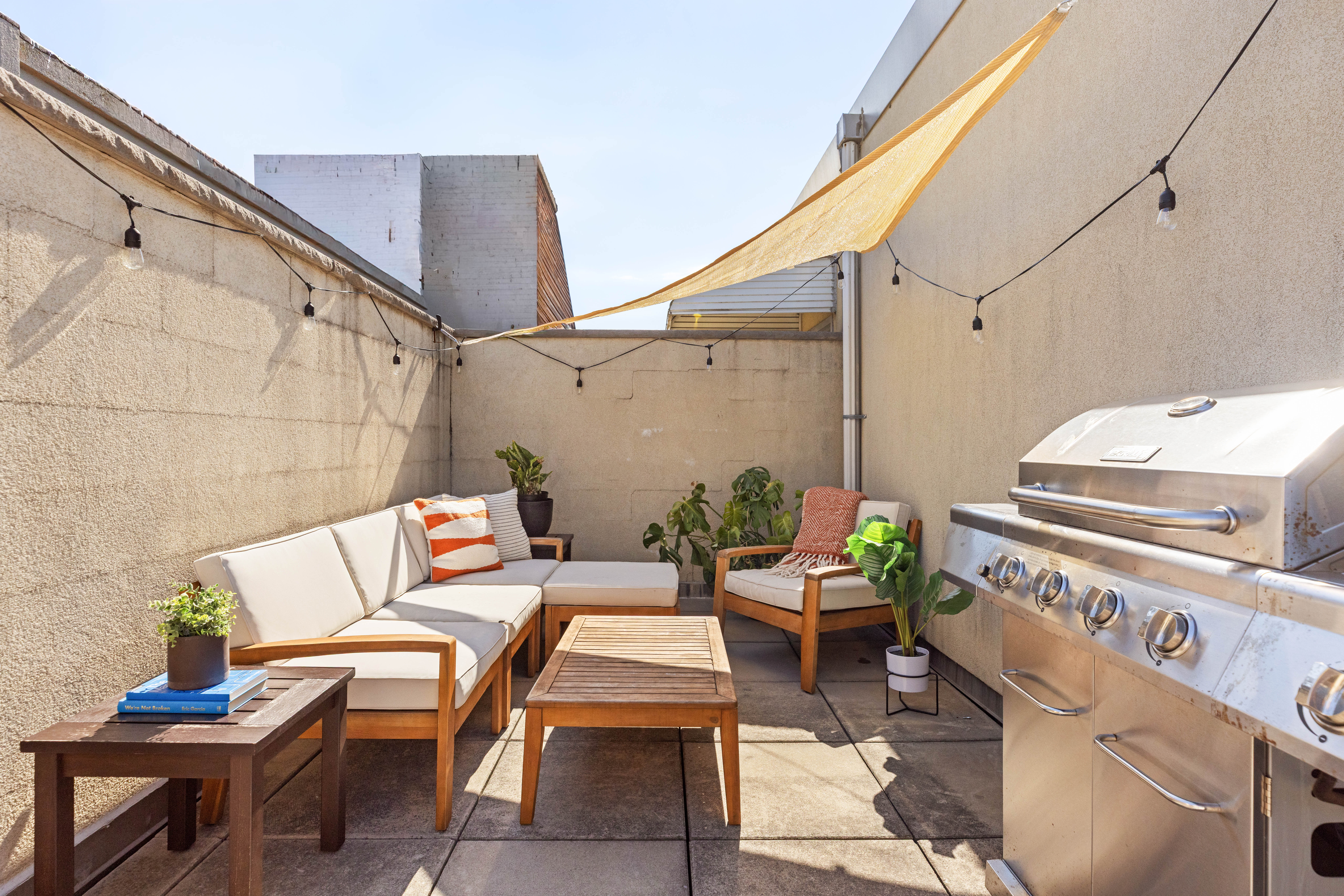 93-95 Wyckoff Avenue, Unit 4B Brooklyn, NY 11237 - Photo 8 of 10 a backyard of a house with table and chairs