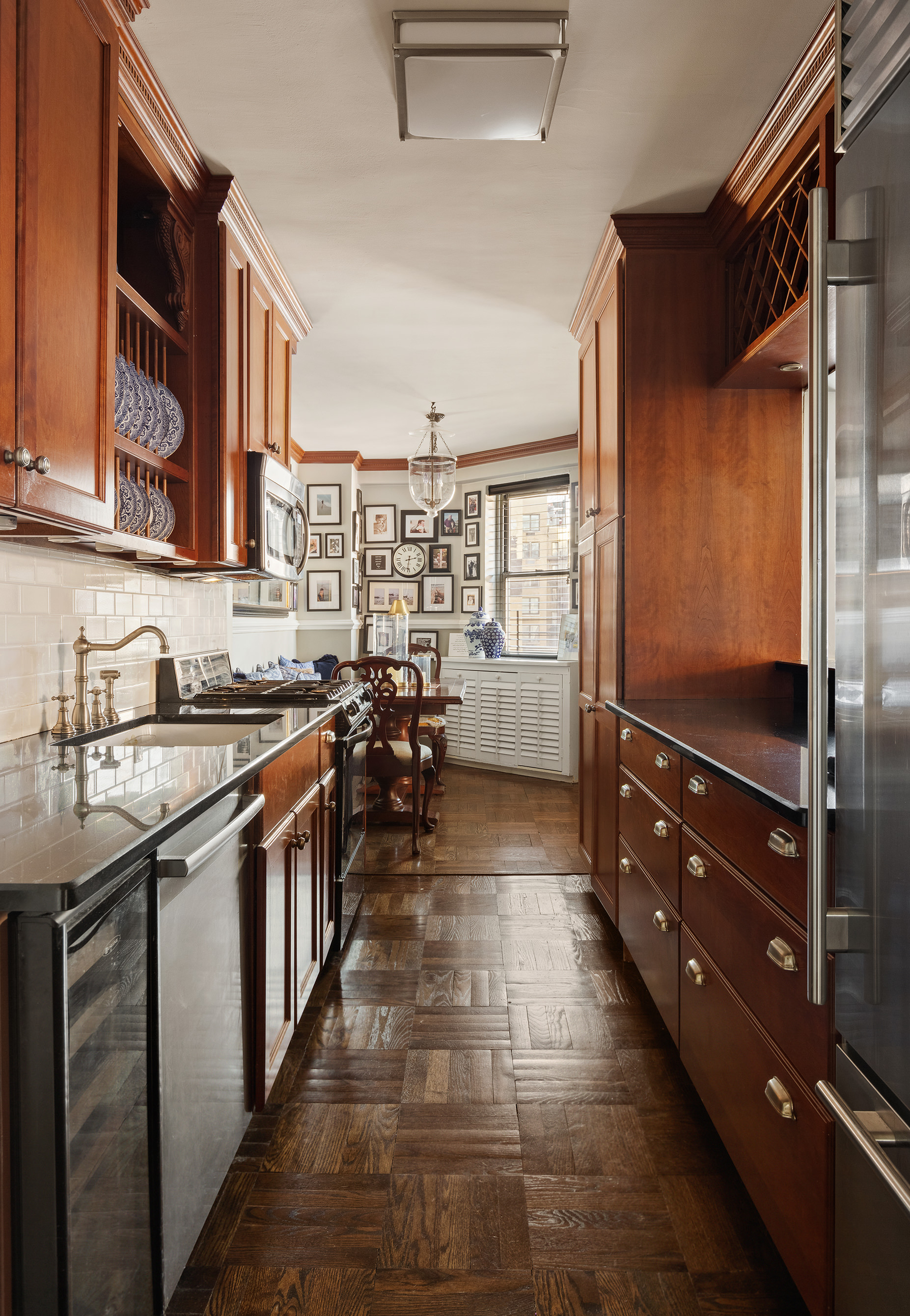 135 East 83rd Street, Unit 14D Manhattan, NY 10028 - Photo 3 of 8 a kitchen with lots of counter top space