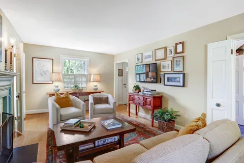 $1,225,000 | 3501 Bradley Lane, Chevy Chase, MD 20815
