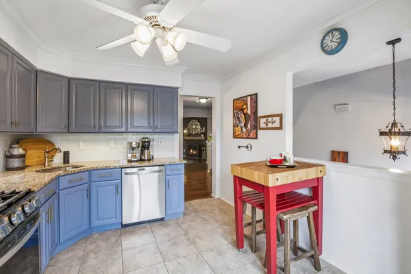 $599,000 | 12 Louisburg Square, Verona, NJ 07044