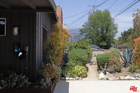 $825,000 | 10623 Woodward Avenue, Sunland, CA 91040